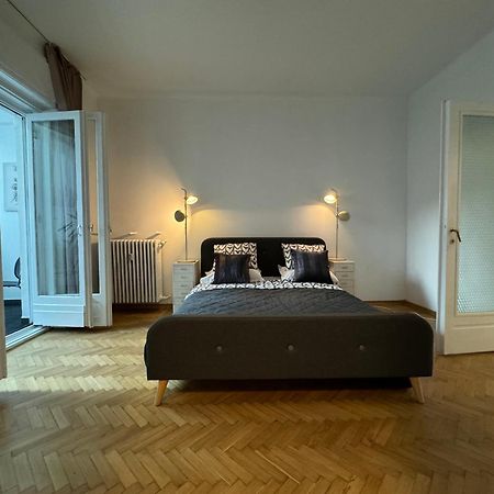 Airy & Beautiful Downtown Apartment Bucarest Extérieur photo